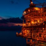 اجرای سیستم ارتینگ و صاعقه گیر در پالایشگاه نفت بندرعباس