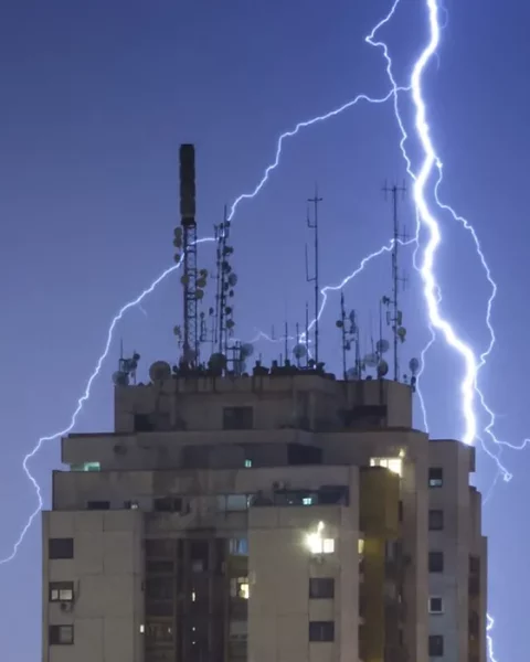 صاعقه گیر چیست صاعقه گیر چیست